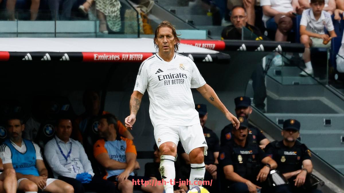 金年会体育-西甲足球赛最新积分榜更新及战绩分析